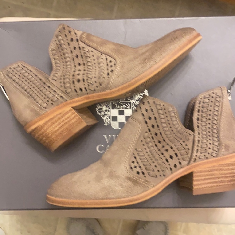 Vince Camuto ankle boots size 5